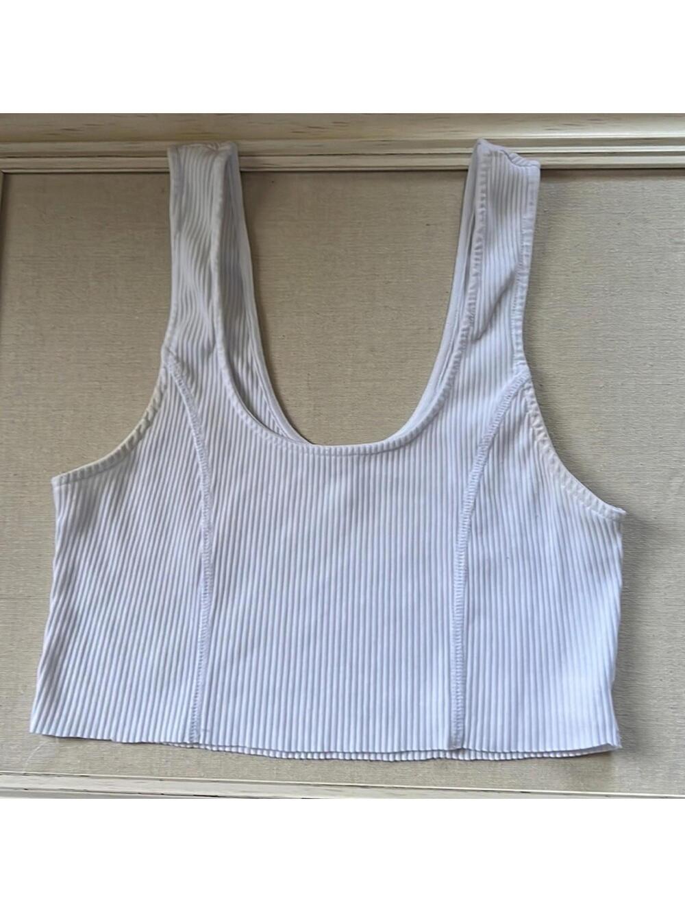About Us White ribbed knit cropped tank size 1 (XS)